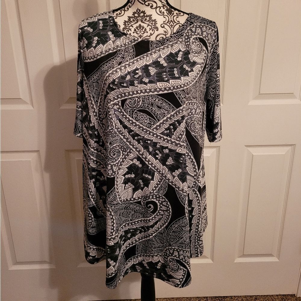 Flirty pink black and white paisley women's tunic top